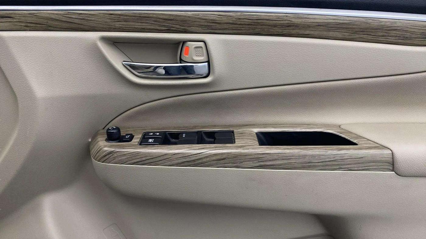 2020 Maruti Ciaz ALPHA 1.5 SHVS PETROL, Petrol, Manual, 32,482 km, Driver Side Door Panels Control