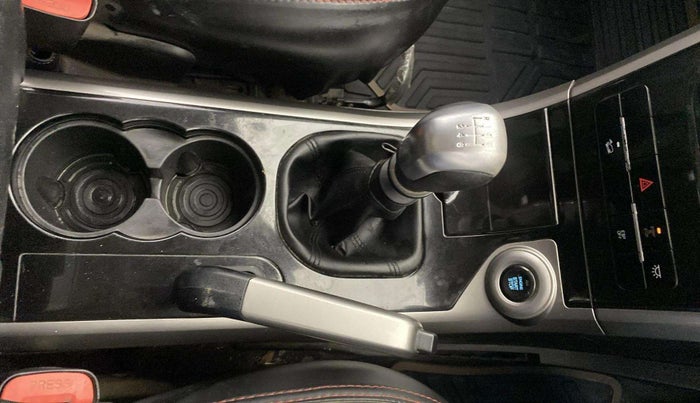 2019 Mahindra XUV500 W11, Diesel, Manual, 1,00,606 km, Gear Lever