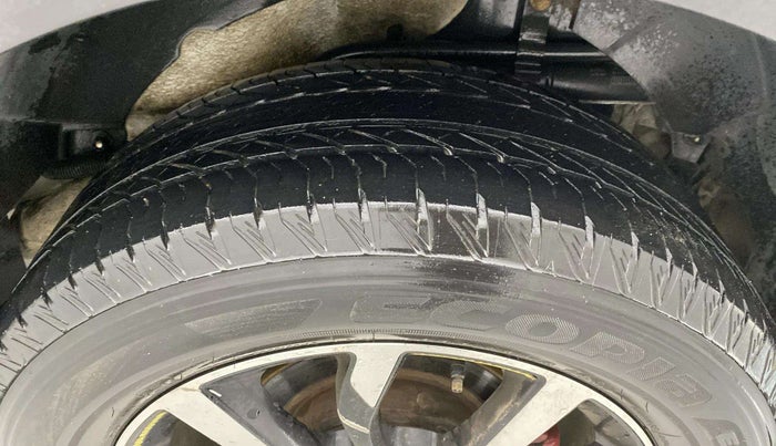 2019 Mahindra XUV500 W11, Diesel, Manual, 1,00,606 km, Right Front Tyre Tread