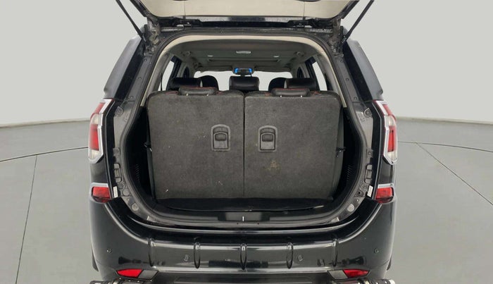 2019 Mahindra XUV500 W11, Diesel, Manual, 1,00,606 km, Boot Inside