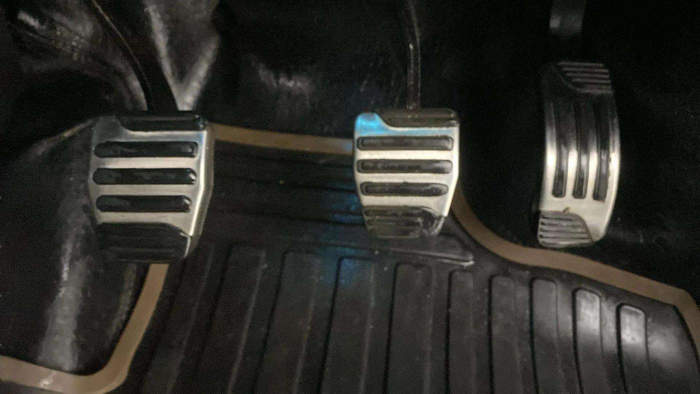 2019 Mahindra XUV500 W11, Diesel, Manual, 1,00,606 km, Pedals