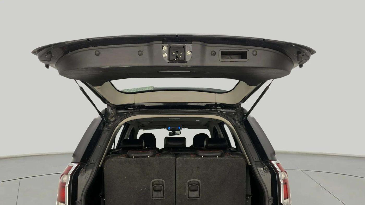 2019 Mahindra XUV500 W11, Diesel, Manual, 1,00,606 km, Boot Door Open