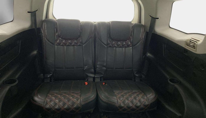 2019 Mahindra XUV500 W11, Diesel, Manual, 1,00,606 km, Third Seat Row ( optional )