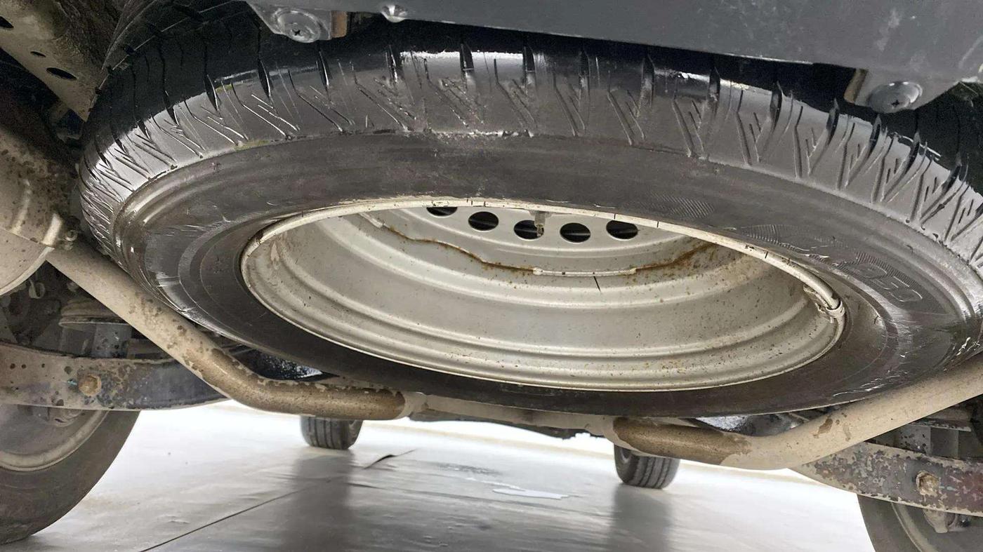 2019 Mahindra XUV500 W11, Diesel, Manual, 1,00,606 km, Spare Tyre