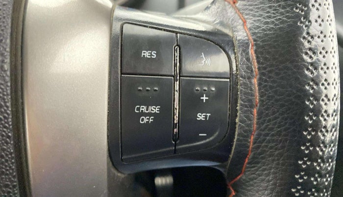 2019 Mahindra XUV500 W11, Diesel, Manual, 1,00,606 km, Adaptive Cruise Control