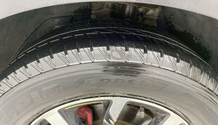 2019 Mahindra XUV500 W11, Diesel, Manual, 1,00,606 km, Right Rear Tyre Tread