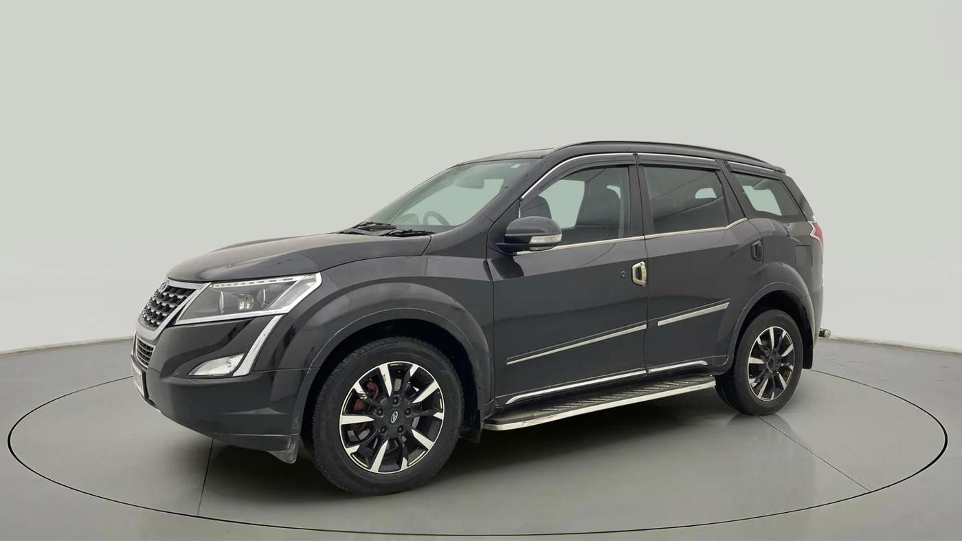 2019 Mahindra XUV500 W11, Diesel, Manual, 1,00,606 km, Left Front Diagonal