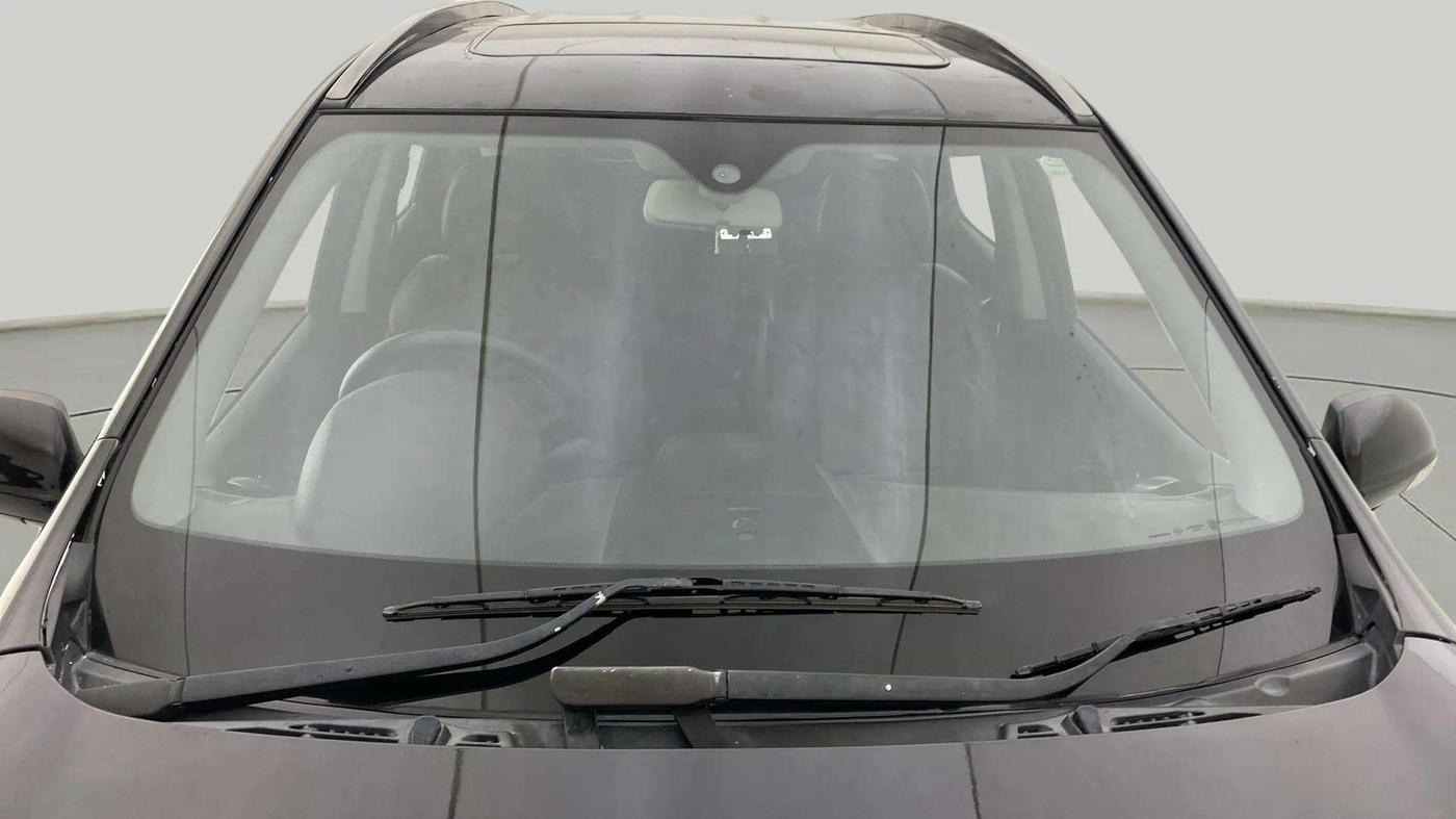 2019 Mahindra XUV500 W11, Diesel, Manual, 1,00,606 km, Front Windshield