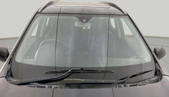 2019 Mahindra XUV500 W11, Diesel, Manual, 1,00,606 km, Front Windshield
