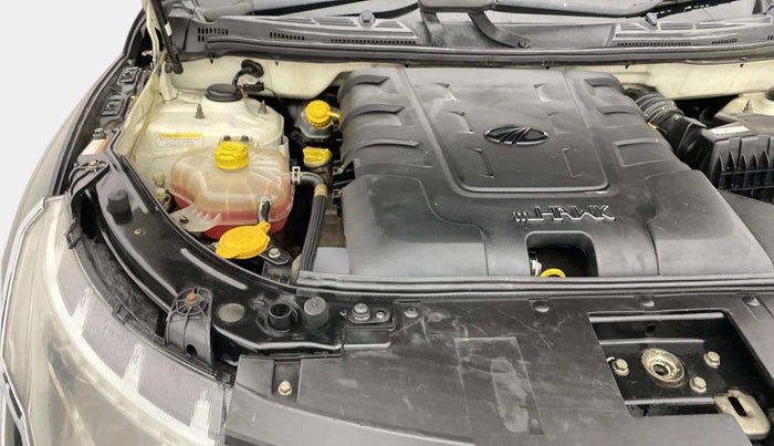 2019 Mahindra XUV500 W11, Diesel, Manual, 1,00,606 km, Engine View - Right