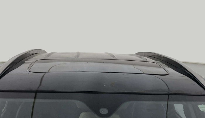 2019 Mahindra XUV500 W11, Diesel, Manual, 1,00,606 km, Moonroof/ Sunroof