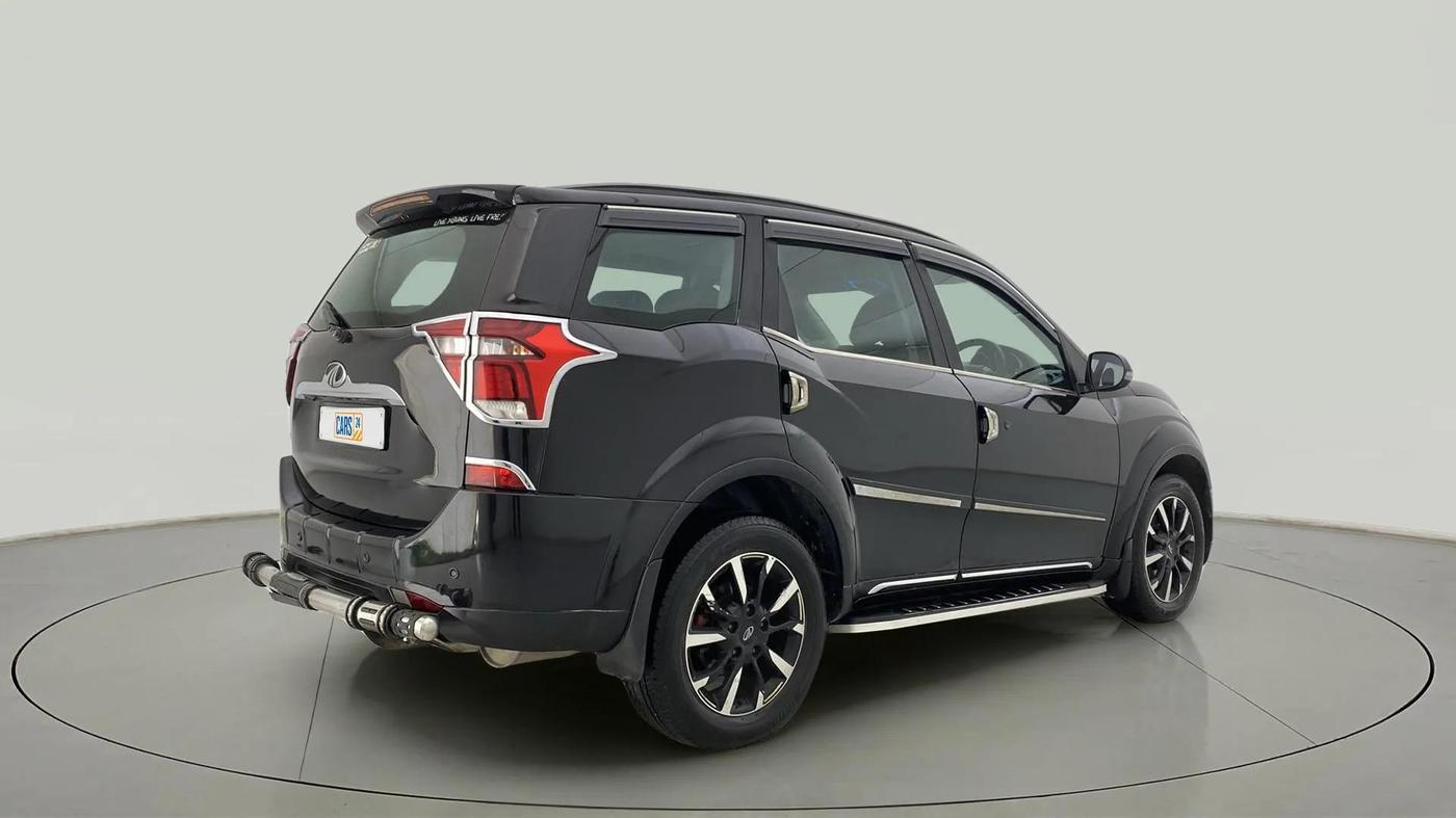 2019 Mahindra XUV500 W11, Diesel, Manual, 1,00,606 km, Right Back Diagonal