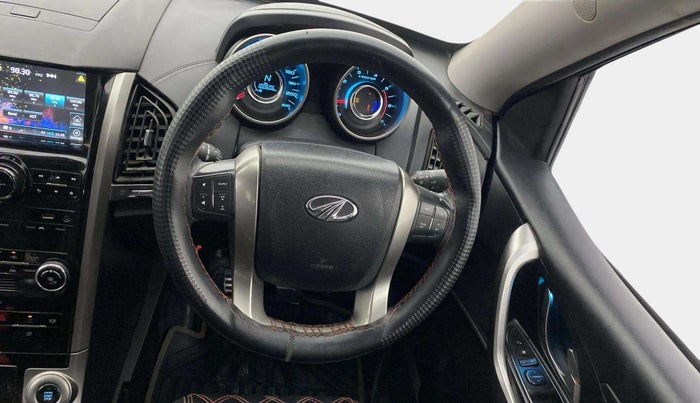 2019 Mahindra XUV500 W11, Diesel, Manual, 1,00,606 km, Steering Wheel Close Up