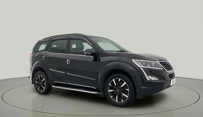 2019 Mahindra XUV500 W11, Diesel, Manual, 1,00,606 km, Right Front Diagonal