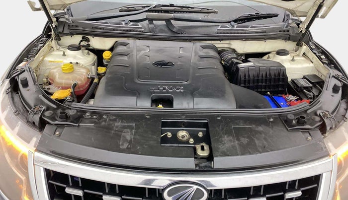 2019 Mahindra XUV500 W11, Diesel, Manual, 1,00,606 km, Engine View