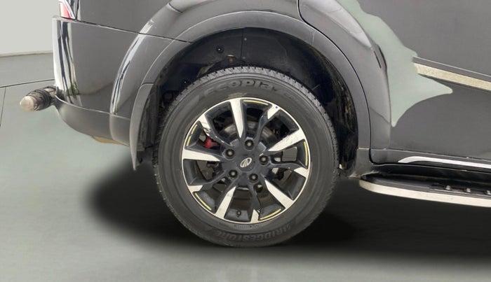 2019 Mahindra XUV500 W11, Diesel, Manual, 1,00,606 km, Right Rear Wheel