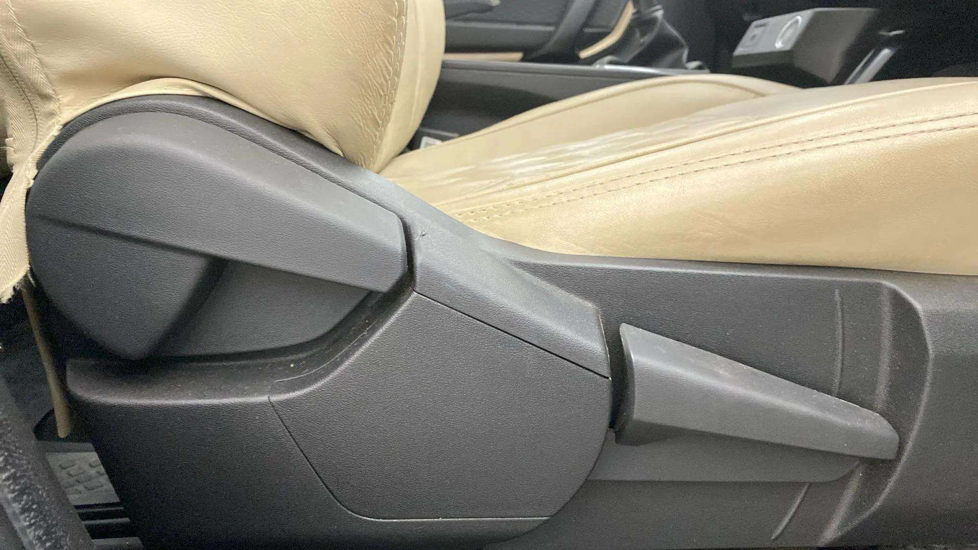 Driver-side-adjustment-panel-40