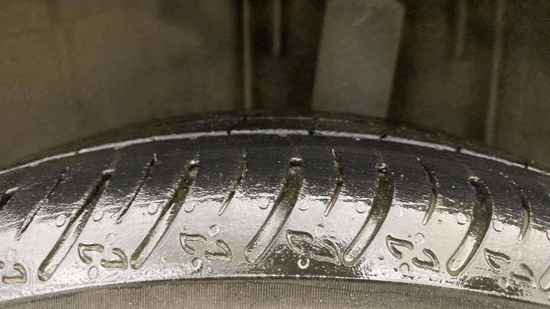LHS-Rear-Tyre-Tread-21