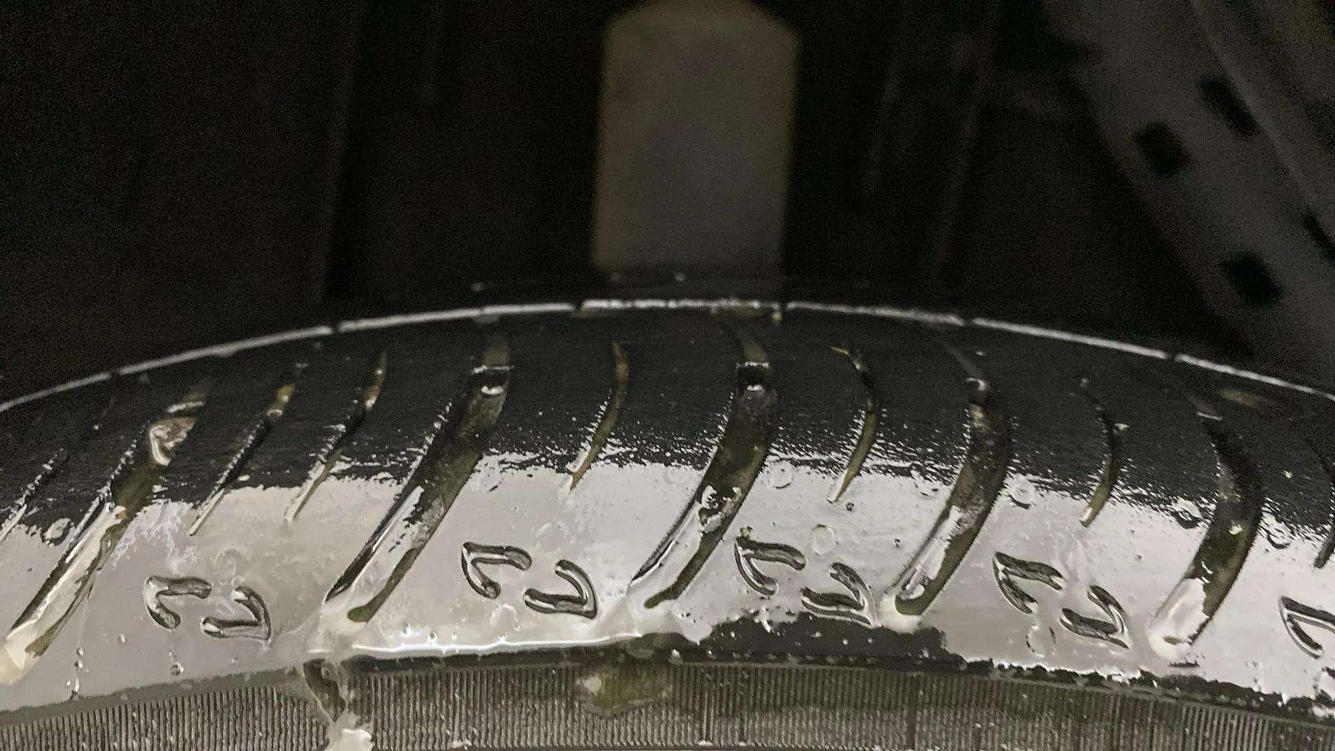 RHS-Rear-Tyre-Tread-19