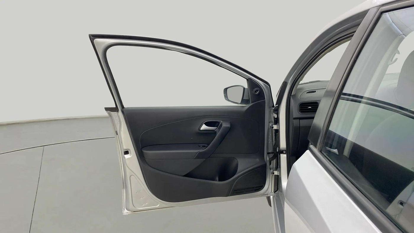 2016 Volkswagen Ameo TRENDLINE 1.5L, Diesel, Manual, 1,11,528 km, LHS Front Door