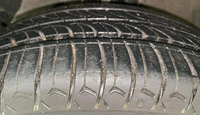 2019 Hyundai XCENT PRIME T  VTVT PLUS  CNG, CNG, Manual, 63,564 km, Left Front Tyre Tread