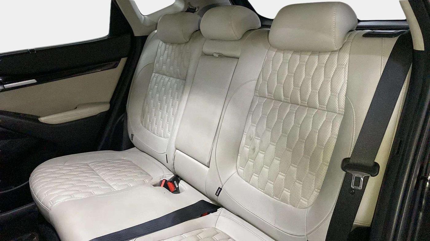 2020 KIA SELTOS HTX 1.5 PETROL, Petrol, Manual, 60,468 km, Right Side Rear Door Cabin
