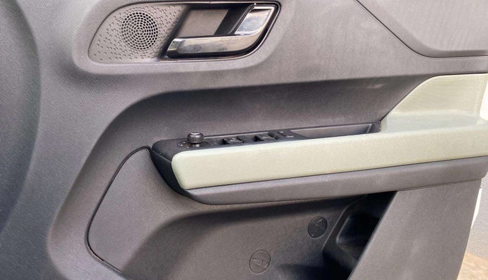 2023 Tata PUNCH ADVENTURE RHYTHM CNG, CNG, Manual, 29,978 km, Driver Side Door Panels Control