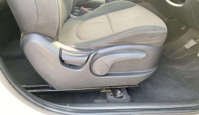 2017 Hyundai Creta SX PLUS 1.6 PETROL, Petrol, Manual, 90,391 km, Driver Side Adjustment Panel
