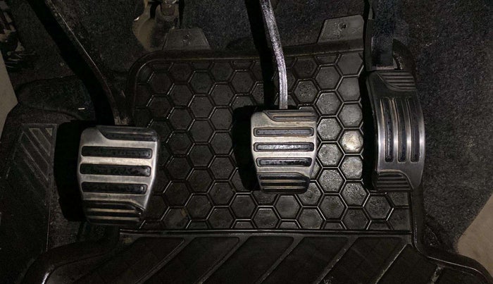2016 Mahindra XUV500 W10 1.99, Diesel, Manual, 88,498 km, Pedals