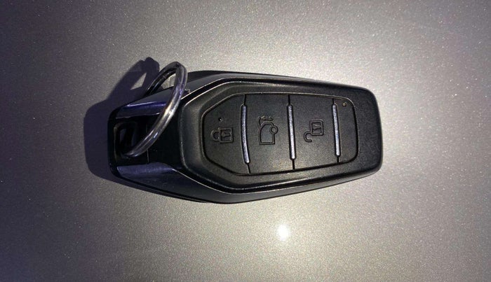 2016 Mahindra XUV500 W10 1.99, Diesel, Manual, 88,498 km, Key Close Up