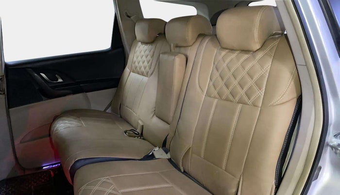 2016 Mahindra XUV500 W10 1.99, Diesel, Manual, 88,498 km, Right Side Rear Door Cabin