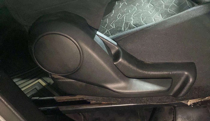 2017 Maruti IGNIS ZETA 1.2, Petrol, Manual, 32,157 km, Driver Side Adjustment Panel