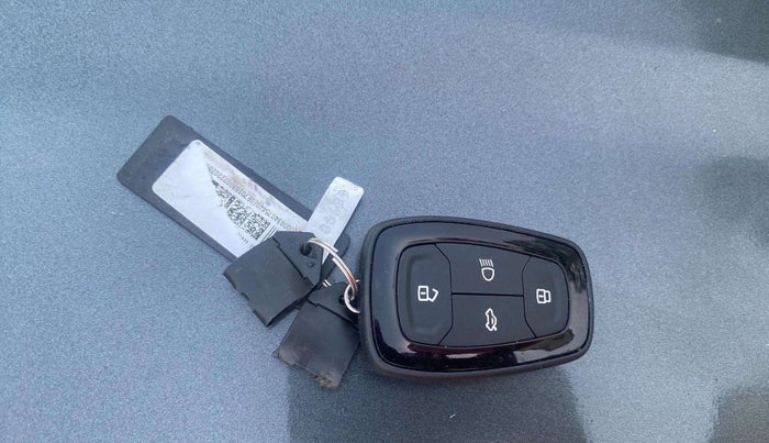 2022 Tata NEXON XZ PLUS PETROL, Petrol, Manual, 13,727 km, Key Close Up