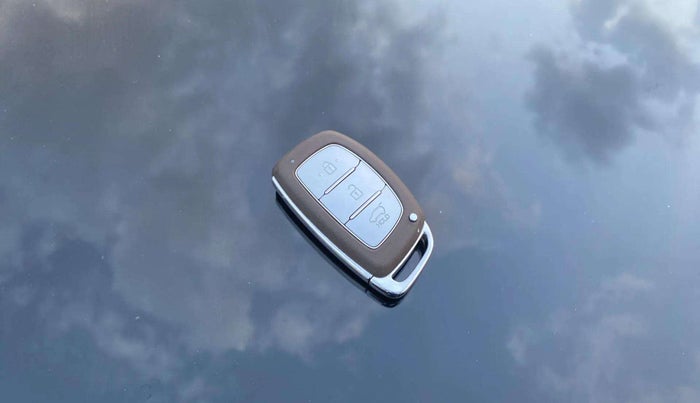 2023 Hyundai VENUE SX 1.2 PETROL, Petrol, Manual, 28,511 km, Key Close Up