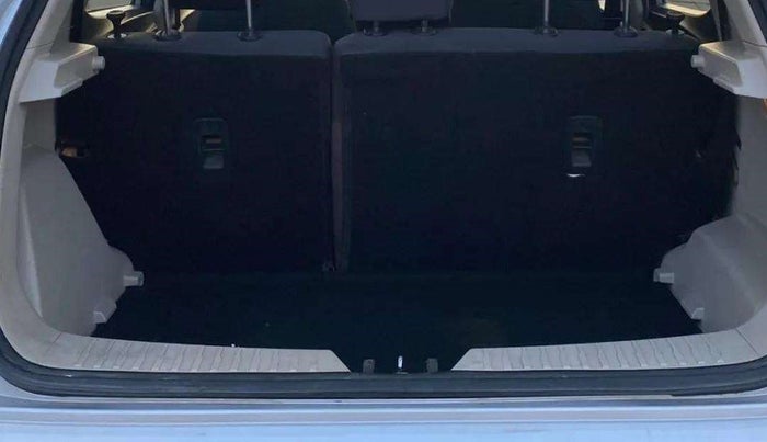 2020 Mahindra XUV300 W8 1.2 PETROL, Petrol, Manual, 36,999 km, Boot Inside