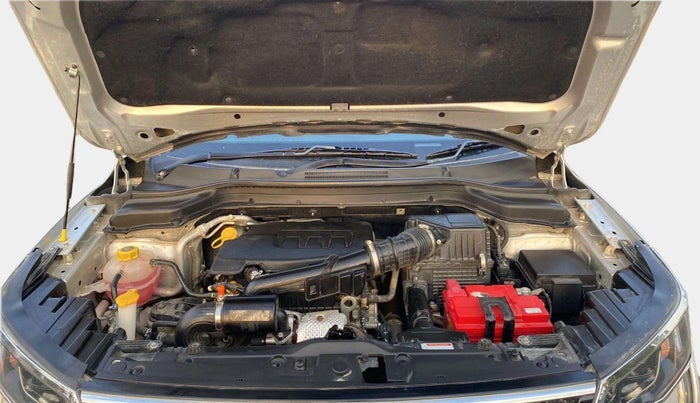 2020 Mahindra XUV300 W8 1.2 PETROL, Petrol, Manual, 36,999 km, Open Bonet