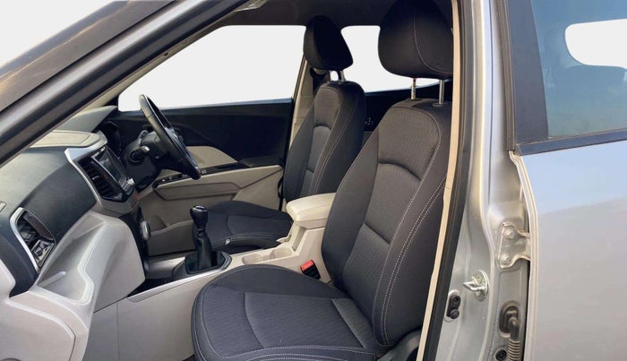 2020 Mahindra XUV300 W8 1.2 PETROL, Petrol, Manual, 36,999 km, Right Side Front Door Cabin