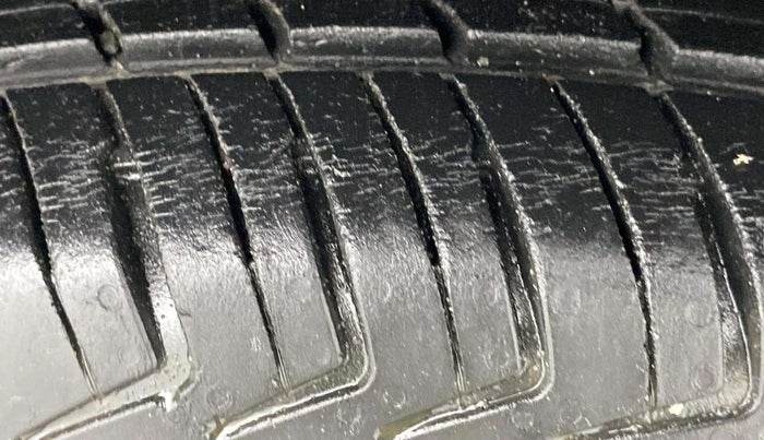 2018 Renault Kwid RXT 1.0 AMT (O), Petrol, Automatic, 35,080 km, Right Rear Tyre Tread