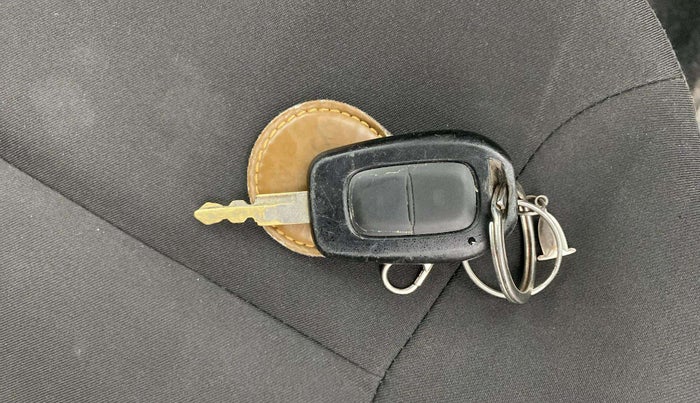 2018 Renault Kwid RXT 1.0 AMT (O), Petrol, Automatic, 35,080 km, Key Close Up