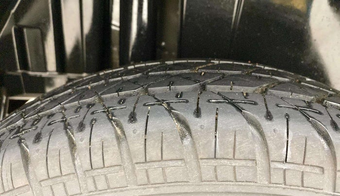 2017 Maruti Swift VXI O, Petrol, Manual, 47,289 km, Right Rear Tyre Tread