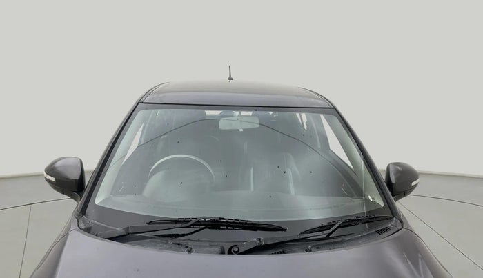 2017 Maruti Swift VXI O, Petrol, Manual, 47,289 km, Front Windshield