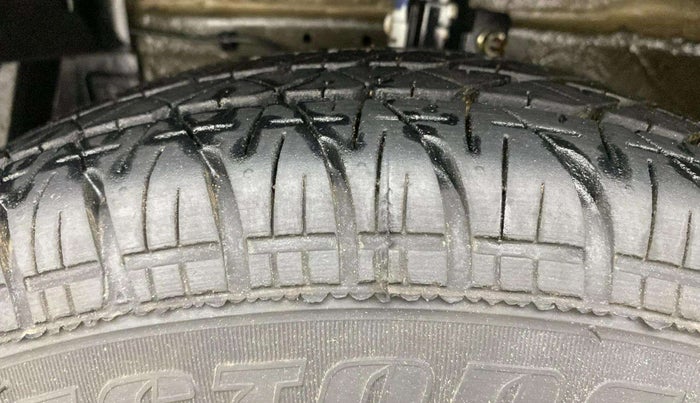 2017 Maruti Swift VXI O, Petrol, Manual, 47,289 km, Left Front Tyre Tread