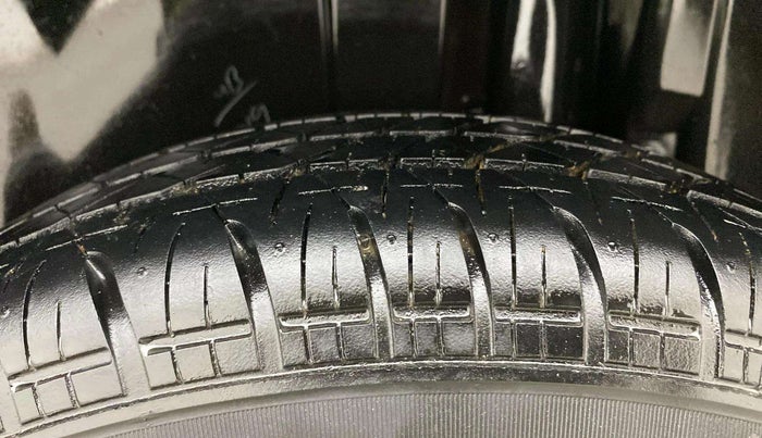 2017 Maruti Swift VXI O, Petrol, Manual, 47,289 km, Left Rear Tyre Tread