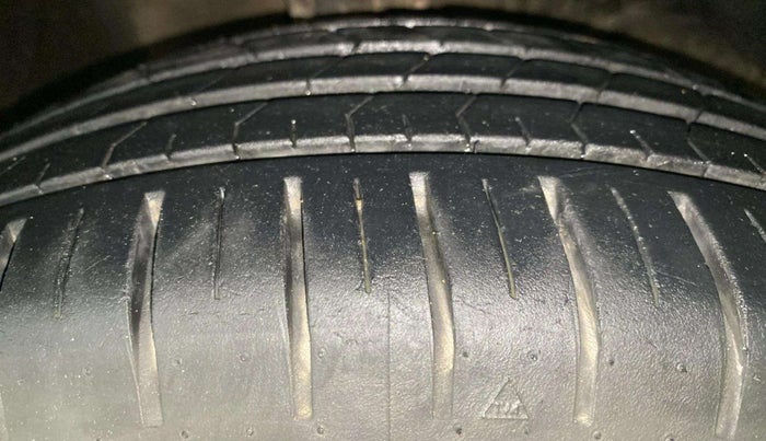 2018 Maruti Baleno ALPHA CVT PETROL 1.2, Petrol, Automatic, 28,200 km, Right Front Tyre Tread