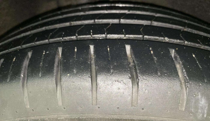 2018 Maruti Baleno ALPHA CVT PETROL 1.2, Petrol, Automatic, 28,200 km, Right Rear Tyre Tread