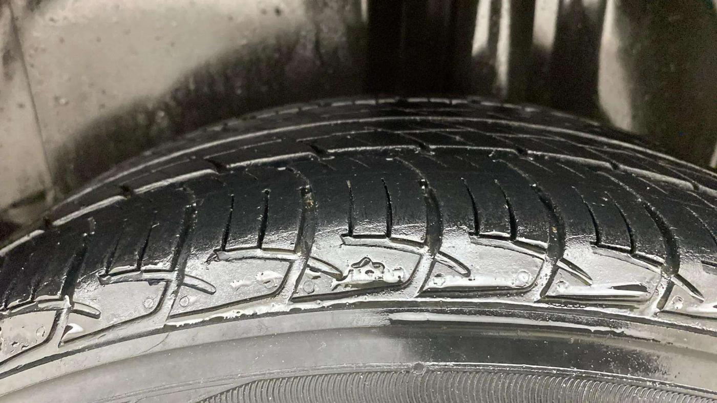 2015 Volkswagen Polo HIGHLINE1.2L, Petrol, Manual, 44,183 km, Left Rear Tyre Tread