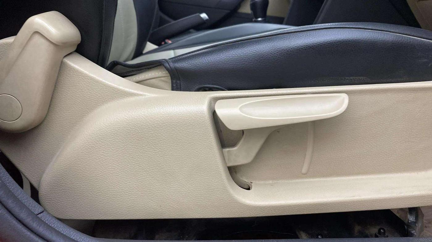 2015 Volkswagen Polo HIGHLINE1.2L, Petrol, Manual, 44,183 km, Driver Side Adjustment Panel