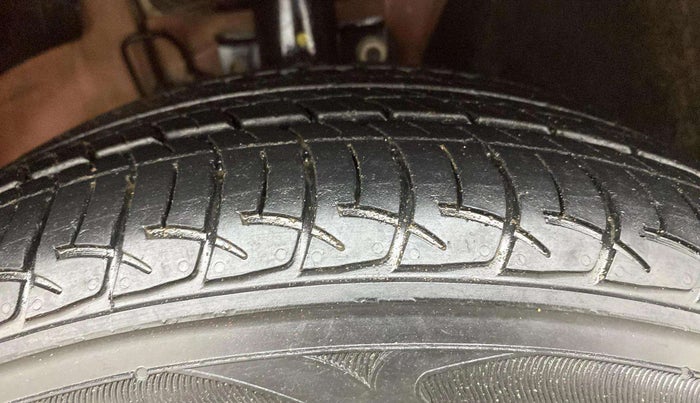 2015 Volkswagen Polo HIGHLINE1.2L, Petrol, Manual, 44,183 km, Right Front Tyre Tread
