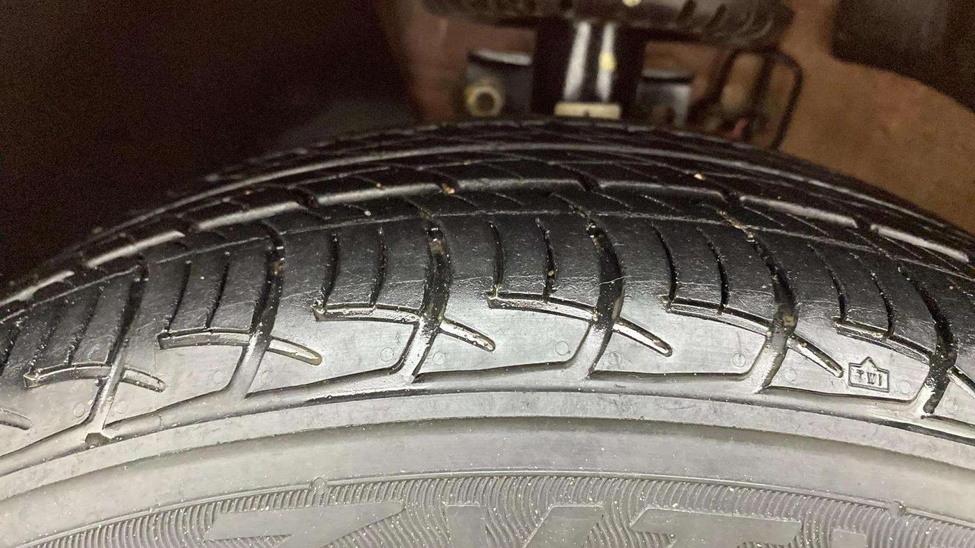 2015 Volkswagen Polo HIGHLINE1.2L, Petrol, Manual, 44,183 km, Left Front Tyre Tread