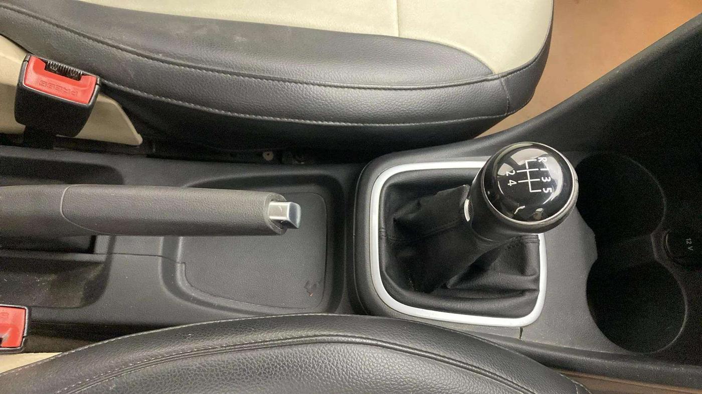 2015 Volkswagen Polo HIGHLINE1.2L, Petrol, Manual, 44,183 km, Gear Lever